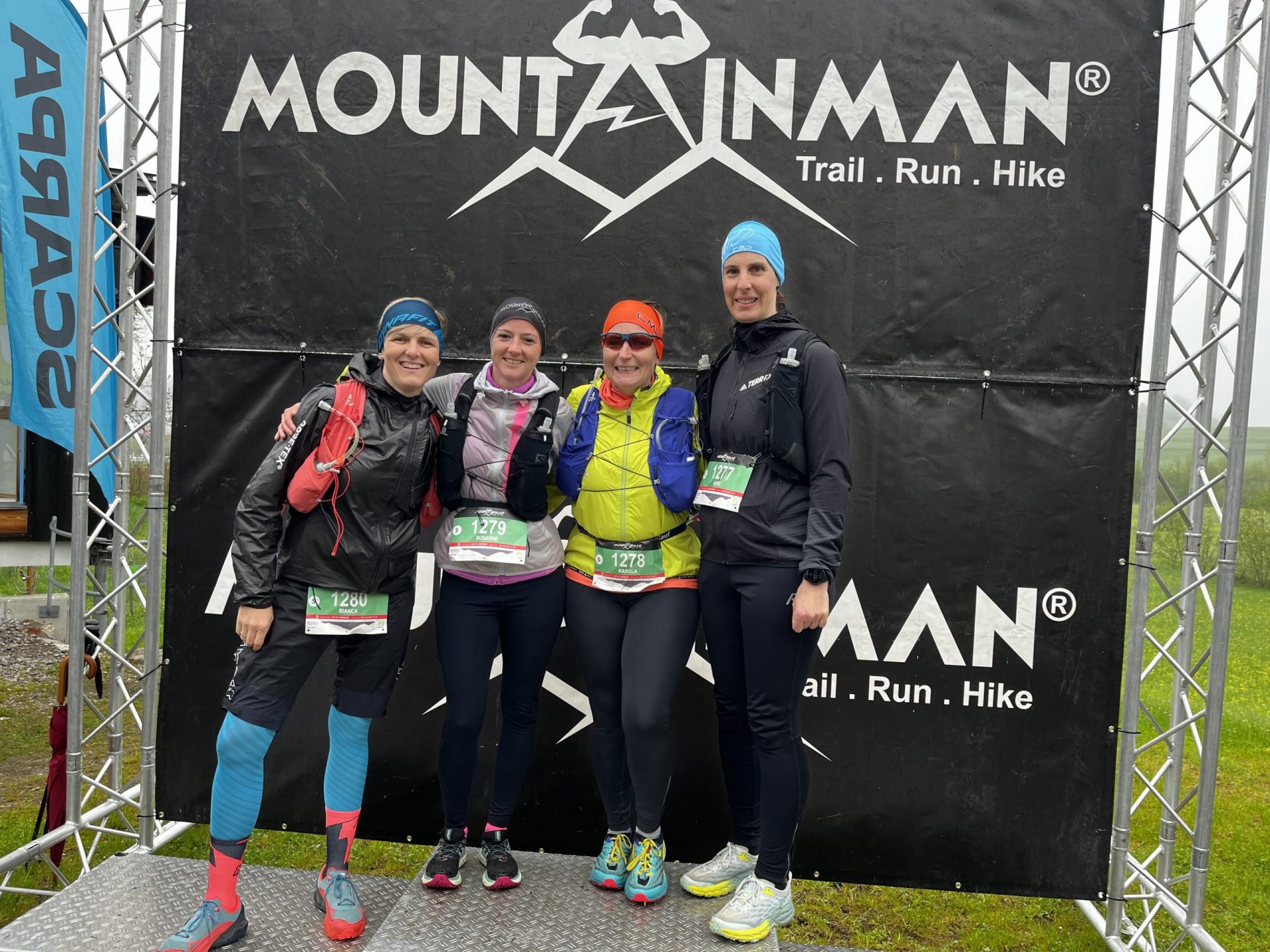 Bianca mit Teilnehmerinnen von Woman goes Trail beim Mountainman in Pommelsbrunn